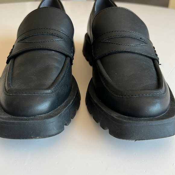 ✨SUMMER SALE✨ Dolce Vita Elias Black Chunky Rubber Sole Loafers - Picture 3 of 6